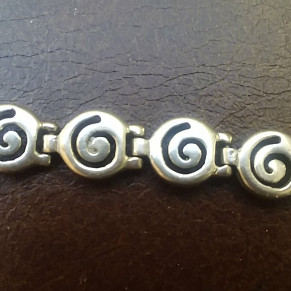 Pretty Sterling silver Greek bracelet. - Picture 5 of 7